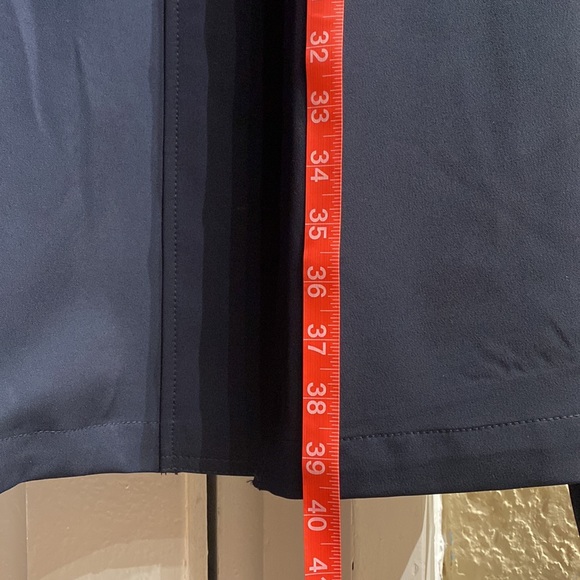 Beautiful navy rain/Trench coat. A timeless classic look! - Picture 7 of 8